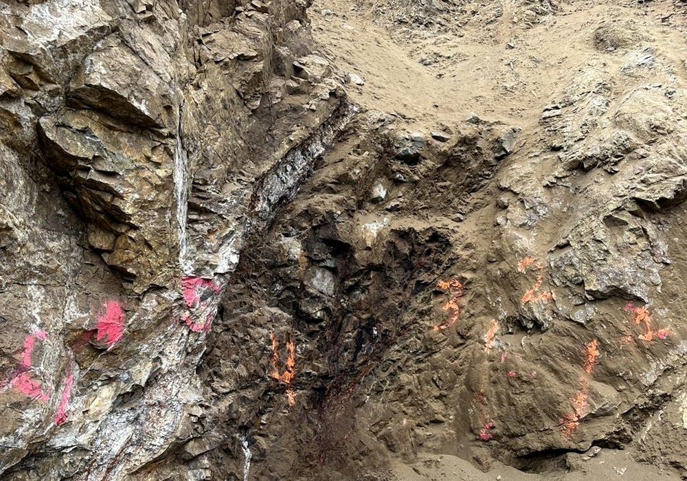 Channel sample location at the Slattery vein, with surveyor markings